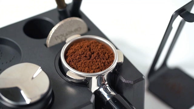 Jingtop Distributor 4D Retractable Manipulator Full Body Zero Gravity Wireless Charge Health Detection System ABS Shell Massage Chair for Calf Rub Massager